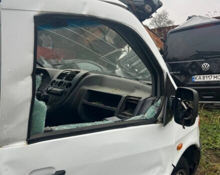 Белый Мерседес Вито, объемом двигателя 0 л и пробегом 250 тыс. км за 1500 $, фото 3 на Automoto.ua