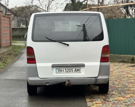 Белый Мерседес Вито, объемом двигателя 2.2 л и пробегом 330 тыс. км за 3300 $, фото 4 на Automoto.ua