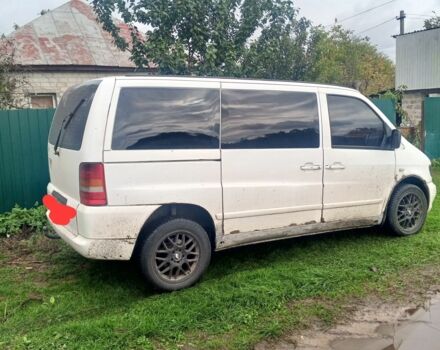 Белый Мерседес Вито, объемом двигателя 2 л и пробегом 338 тыс. км за 2700 $, фото 2 на Automoto.ua
