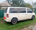 Белый Мерседес Вито, объемом двигателя 2 л и пробегом 338 тыс. км за 2700 $, фото 2 на Automoto.ua