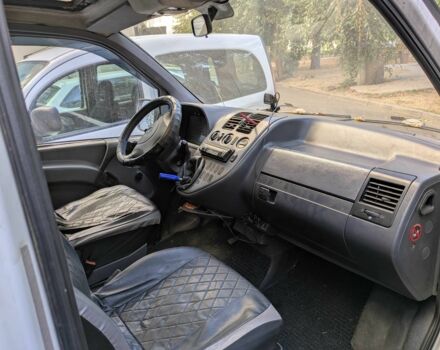 Белый Мерседес Вито, объемом двигателя 2.2 л и пробегом 5 тыс. км за 3700 $, фото 4 на Automoto.ua