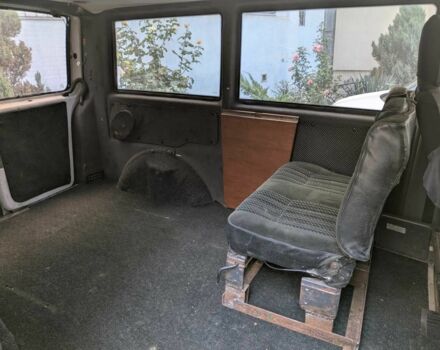 Белый Мерседес Вито, объемом двигателя 2.2 л и пробегом 5 тыс. км за 3700 $, фото 5 на Automoto.ua