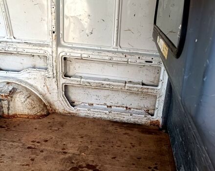 Белый Мерседес Вито, объемом двигателя 2.1 л и пробегом 333 тыс. км за 2800 $, фото 4 на Automoto.ua