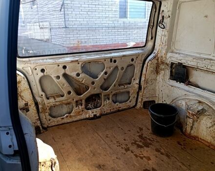 Белый Мерседес Вито, объемом двигателя 2.1 л и пробегом 333 тыс. км за 2800 $, фото 5 на Automoto.ua