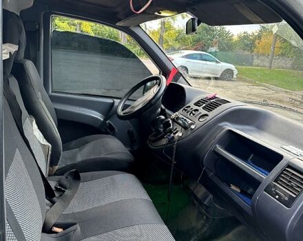 Белый Мерседес Вито, объемом двигателя 2.2 л и пробегом 270 тыс. км за 2700 $, фото 4 на Automoto.ua