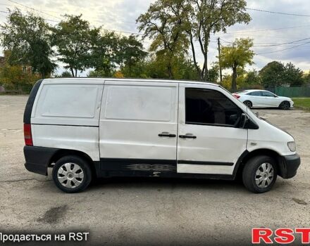 Белый Мерседес Вито, объемом двигателя 2.2 л и пробегом 270 тыс. км за 2700 $, фото 2 на Automoto.ua