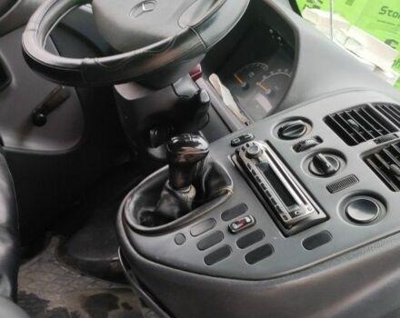 Белый Мерседес Вито, объемом двигателя 2.2 л и пробегом 301 тыс. км за 3500 $, фото 7 на Automoto.ua