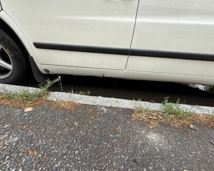 Белый Мерседес Вито, объемом двигателя 2.2 л и пробегом 370 тыс. км за 5000 $, фото 5 на Automoto.ua