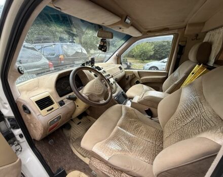 Белый Мерседес Вито, объемом двигателя 2.2 л и пробегом 370 тыс. км за 5000 $, фото 7 на Automoto.ua