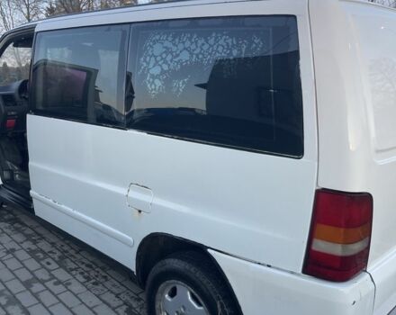 Белый Мерседес Вито, объемом двигателя 2.1 л и пробегом 450 тыс. км за 2000 $, фото 3 на Automoto.ua