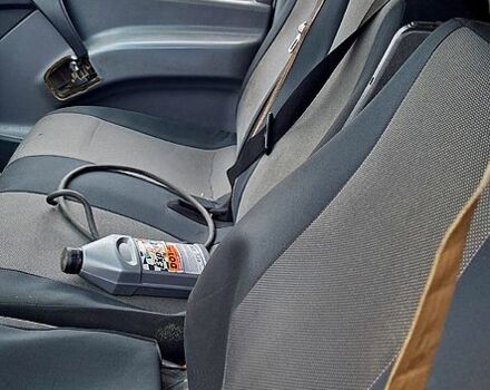 Білий Мерседес Віто, об'ємом двигуна 2.1 л та пробігом 500 тис. км за 4000 $, фото 3 на Automoto.ua