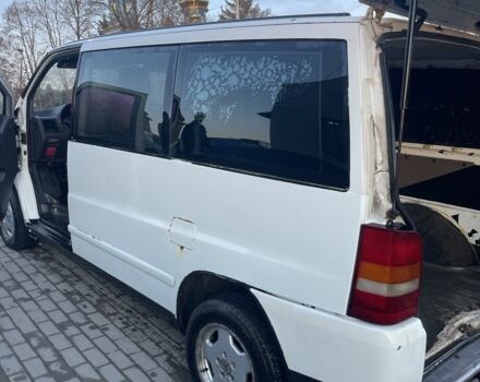 Белый Мерседес Вито, объемом двигателя 2.1 л и пробегом 450 тыс. км за 2000 $, фото 7 на Automoto.ua