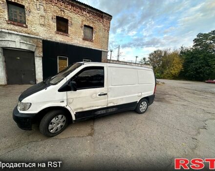 Белый Мерседес Вито, объемом двигателя 2.2 л и пробегом 270 тыс. км за 2700 $, фото 3 на Automoto.ua