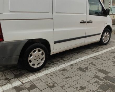 Белый Мерседес Вито, объемом двигателя 2.2 л и пробегом 301 тыс. км за 3500 $, фото 2 на Automoto.ua