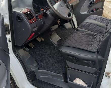 Белый Мерседес Вито, объемом двигателя 2.2 л и пробегом 300 тыс. км за 6413 $, фото 4 на Automoto.ua