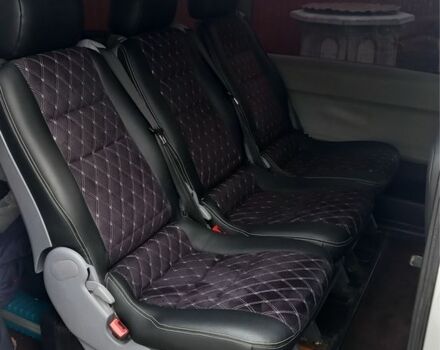 Белый Мерседес Вито, объемом двигателя 2.2 л и пробегом 300 тыс. км за 6413 $, фото 1 на Automoto.ua