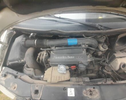 Белый Мерседес Вито, объемом двигателя 2.1 л и пробегом 300 тыс. км за 3000 $, фото 5 на Automoto.ua