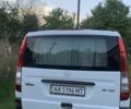 Белый Мерседес Вито, объемом двигателя 2.2 л и пробегом 300 тыс. км за 4000 $, фото 1 на Automoto.ua