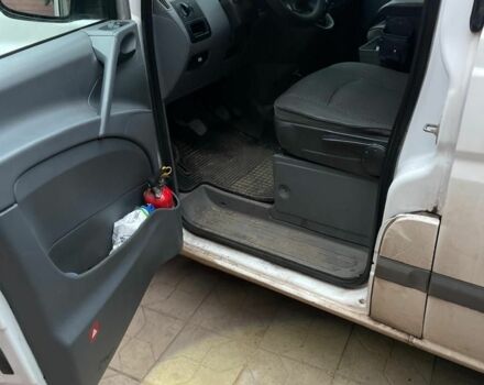 Белый Мерседес Вито, объемом двигателя 2.2 л и пробегом 308 тыс. км за 6800 $, фото 4 на Automoto.ua