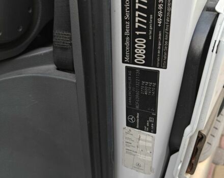 Белый Мерседес Вито, объемом двигателя 2.2 л и пробегом 350 тыс. км за 6900 $, фото 7 на Automoto.ua