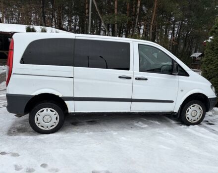 Белый Мерседес Вито, объемом двигателя 2.2 л и пробегом 240 тыс. км за 6398 $, фото 1 на Automoto.ua