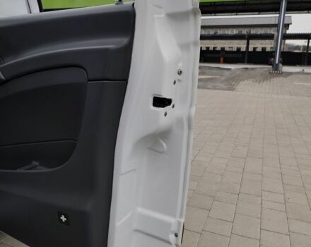 Білий Мерседес Віто, об'ємом двигуна 2.1 л та пробігом 205 тис. км за 7800 $, фото 22 на Automoto.ua