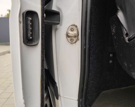 Білий Мерседес Віто, об'ємом двигуна 2.1 л та пробігом 205 тис. км за 7800 $, фото 20 на Automoto.ua