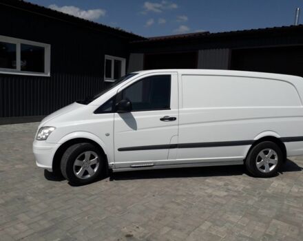 Белый Мерседес Вито, объемом двигателя 2.2 л и пробегом 250 тыс. км за 6900 $, фото 5 на Automoto.ua