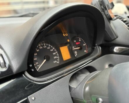 Білий Мерседес Віто, об'ємом двигуна 2.1 л та пробігом 293 тис. км за 12000 $, фото 10 на Automoto.ua