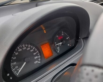 Белый Мерседес Вито, объемом двигателя 2.1 л и пробегом 300 тыс. км за 9800 $, фото 5 на Automoto.ua