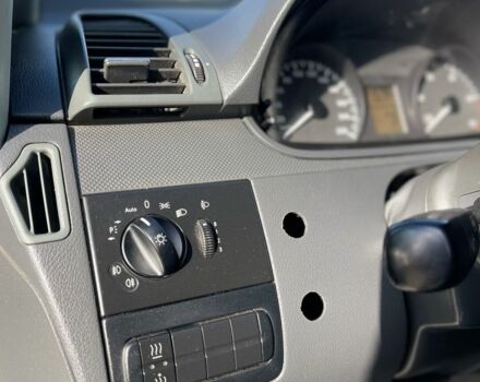 Белый Мерседес Вито, объемом двигателя 2.1 л и пробегом 300 тыс. км за 10800 $, фото 8 на Automoto.ua