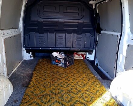 Мерседес Вито 2014 в Никополе на Automoto.ua Белый Мерседес Вито, объемом двигателя 1.6 л и пробегом 150 тыс. км за 15000 $, фото 3 на Automoto.ua