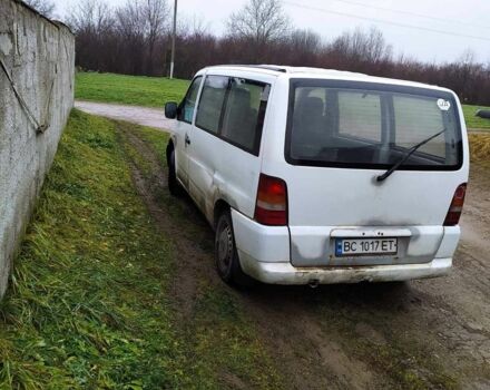 Белый Мерседес Вито, объемом двигателя 2.3 л и пробегом 700 тыс. км за 2000 $, фото 2 на Automoto.ua