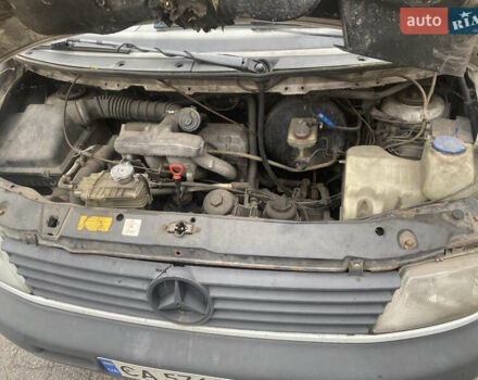 Белый Мерседес Вито, объемом двигателя 2.3 л и пробегом 497 тыс. км за 3500 $, фото 5 на Automoto.ua
