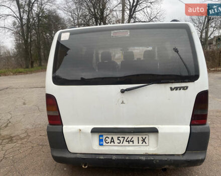 Белый Мерседес Вито, объемом двигателя 2.3 л и пробегом 497 тыс. км за 3500 $, фото 2 на Automoto.ua