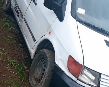 Белый Мерседес Вито, объемом двигателя 2.3 л и пробегом 500 тыс. км за 1000 $, фото 2 на Automoto.ua