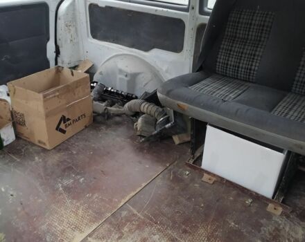 Белый Мерседес Вито, объемом двигателя 2.3 л и пробегом 700 тыс. км за 2000 $, фото 6 на Automoto.ua