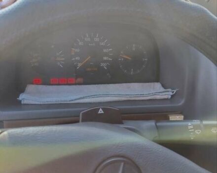 Белый Мерседес Вито, объемом двигателя 2.3 л и пробегом 382 тыс. км за 3568 $, фото 1 на Automoto.ua