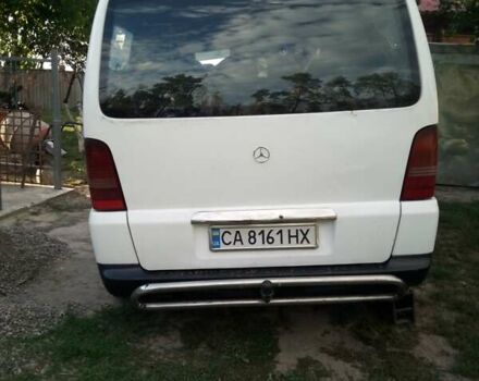 Белый Мерседес Вито, объемом двигателя 2.2 л и пробегом 367 тыс. км за 3750 $, фото 3 на Automoto.ua