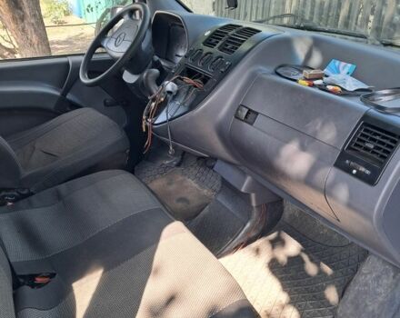 Белый Мерседес Вито, объемом двигателя 2.2 л и пробегом 400 тыс. км за 1700 $, фото 4 на Automoto.ua