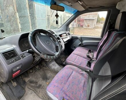 Белый Мерседес Вито, объемом двигателя 2.2 л и пробегом 350 тыс. км за 3300 $, фото 4 на Automoto.ua