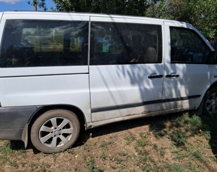 Белый Мерседес Вито, объемом двигателя 2.2 л и пробегом 400 тыс. км за 1700 $, фото 3 на Automoto.ua