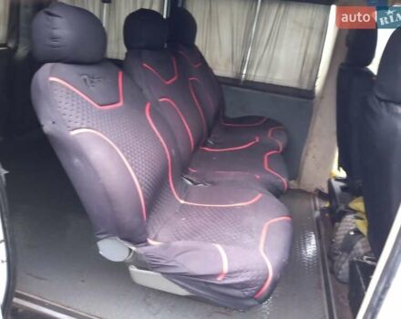 Белый Мерседес Вито, объемом двигателя 2.3 л и пробегом 300 тыс. км за 2500 $, фото 4 на Automoto.ua