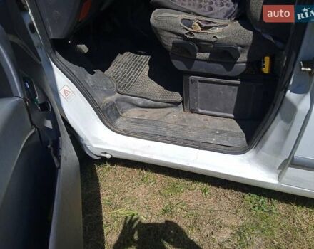 Белый Мерседес Вито, объемом двигателя 2.3 л и пробегом 440 тыс. км за 3000 $, фото 9 на Automoto.ua