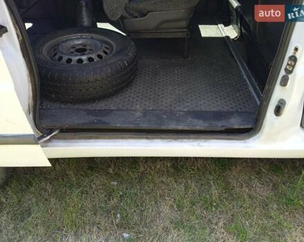 Белый Мерседес Вито, объемом двигателя 2.3 л и пробегом 440 тыс. км за 3000 $, фото 7 на Automoto.ua