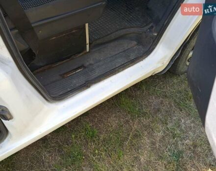 Белый Мерседес Вито, объемом двигателя 2.3 л и пробегом 440 тыс. км за 3000 $, фото 6 на Automoto.ua