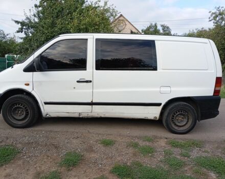 Белый Мерседес Вито, объемом двигателя 2.2 л и пробегом 70 тыс. км за 3083 $, фото 2 на Automoto.ua