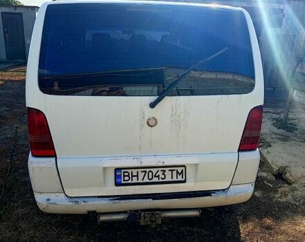 Белый Мерседес Вито, объемом двигателя 2.3 л и пробегом 300 тыс. км за 4270 $, фото 5 на Automoto.ua