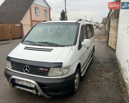 Белый Мерседес Вито, объемом двигателя 2.2 л и пробегом 500 тыс. км за 4700 $, фото 1 на Automoto.ua