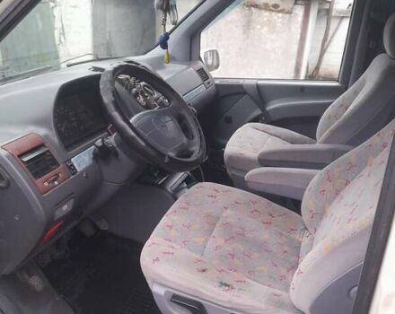 Белый Мерседес Вито, объемом двигателя 2.3 л и пробегом 405 тыс. км за 4500 $, фото 9 на Automoto.ua